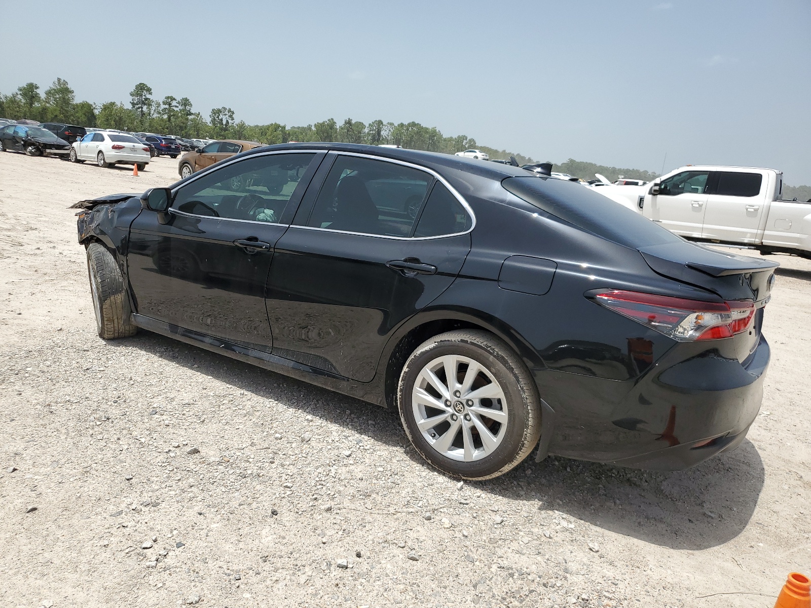 2024 Toyota Camry Le vin: 4T1C11AK0RU232289