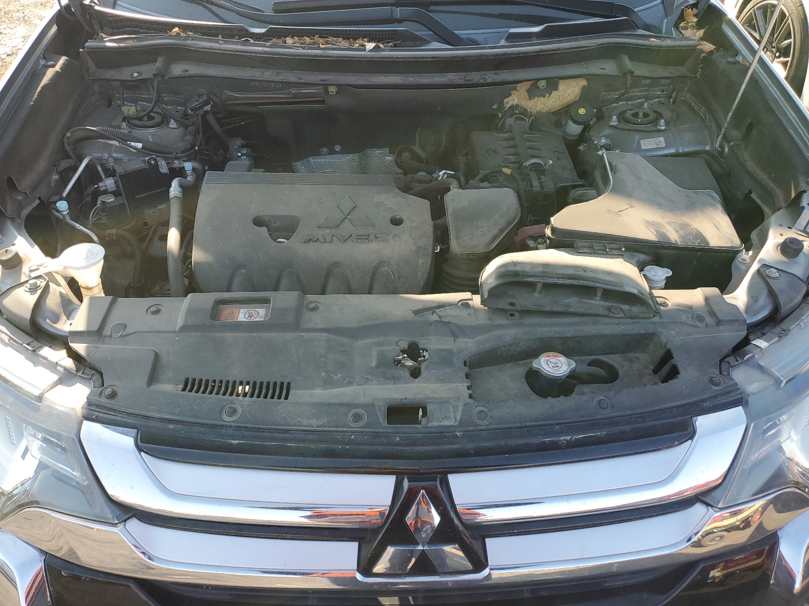 JA4AZ2A38HZ013143 2017 Mitsubishi Outlander Es