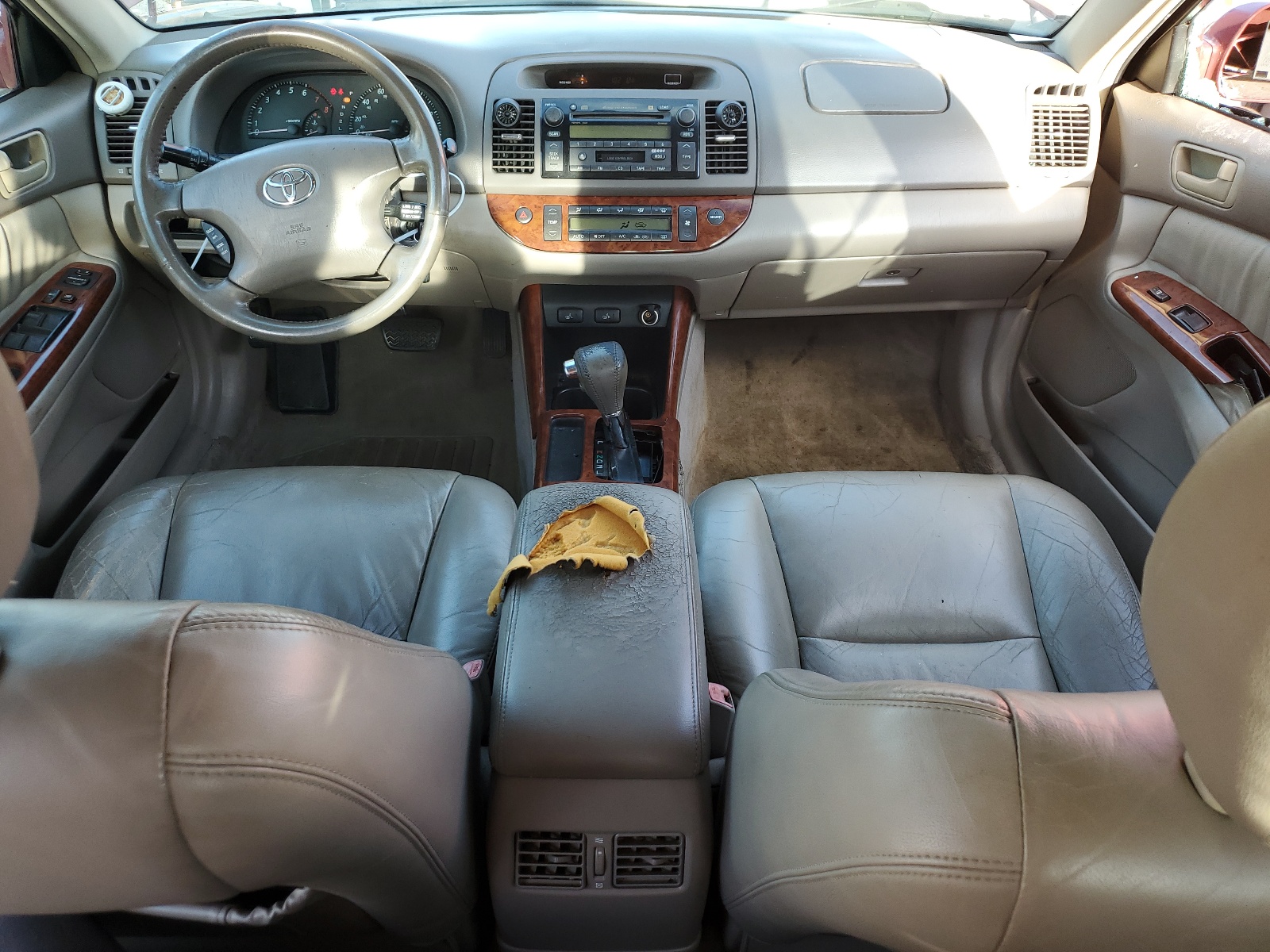 4T1BE30K34U311557 2004 Toyota Camry Le