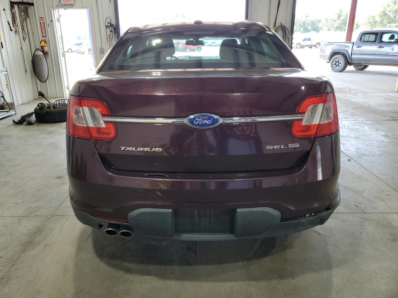 1FAHP2HW3BG170985 2011 Ford Taurus Sel