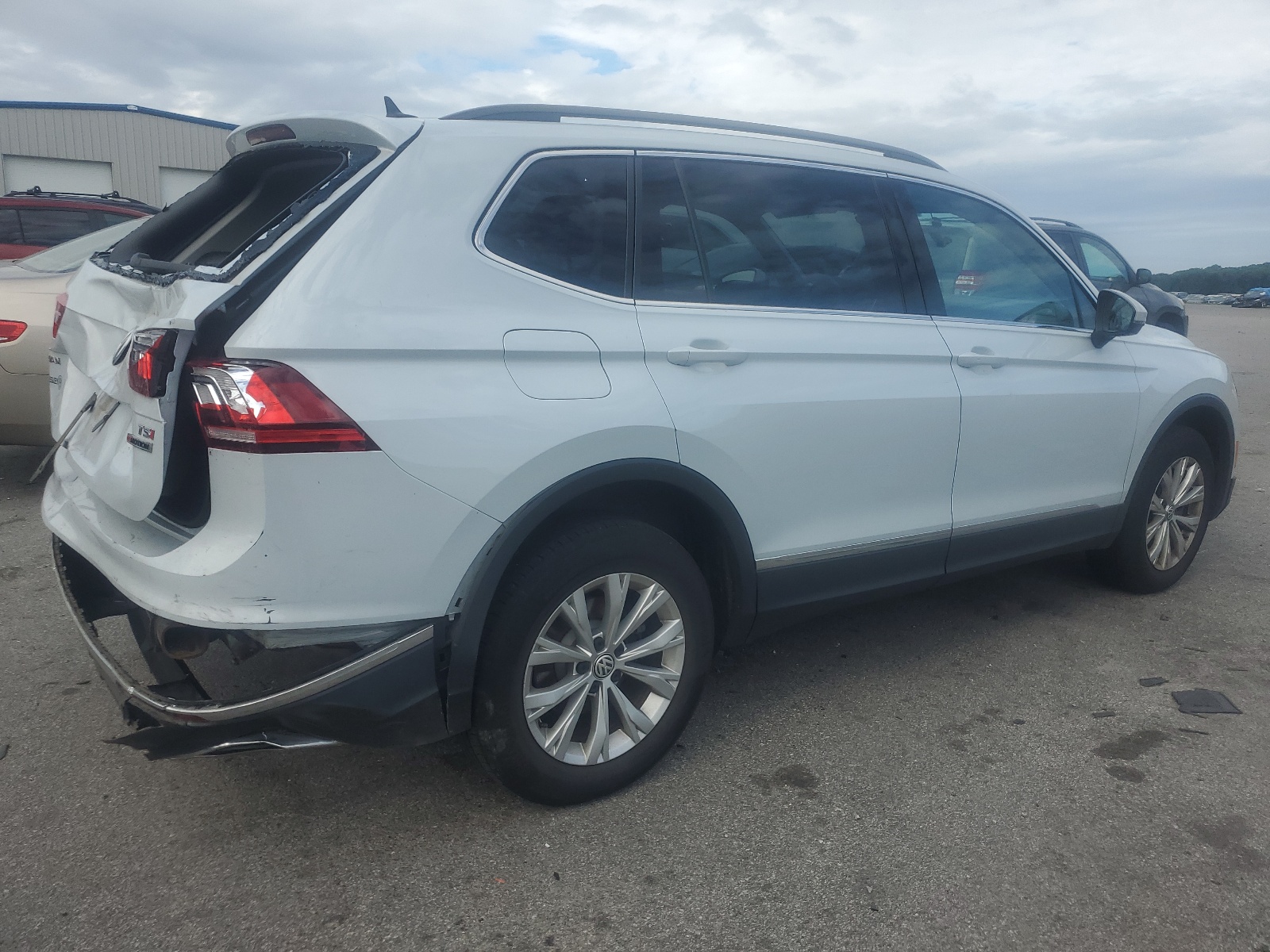 3VV2B7AX2JM188060 2018 Volkswagen Tiguan Se