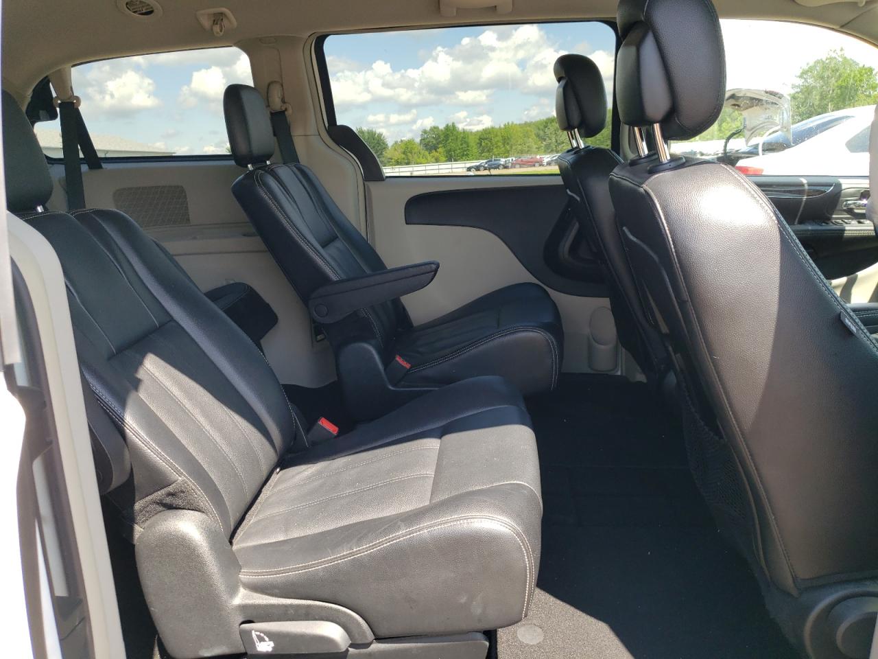 2014 Chrysler Town & Country Touring VIN: 2C4RC1BG8ER446361 Lot: 62700374