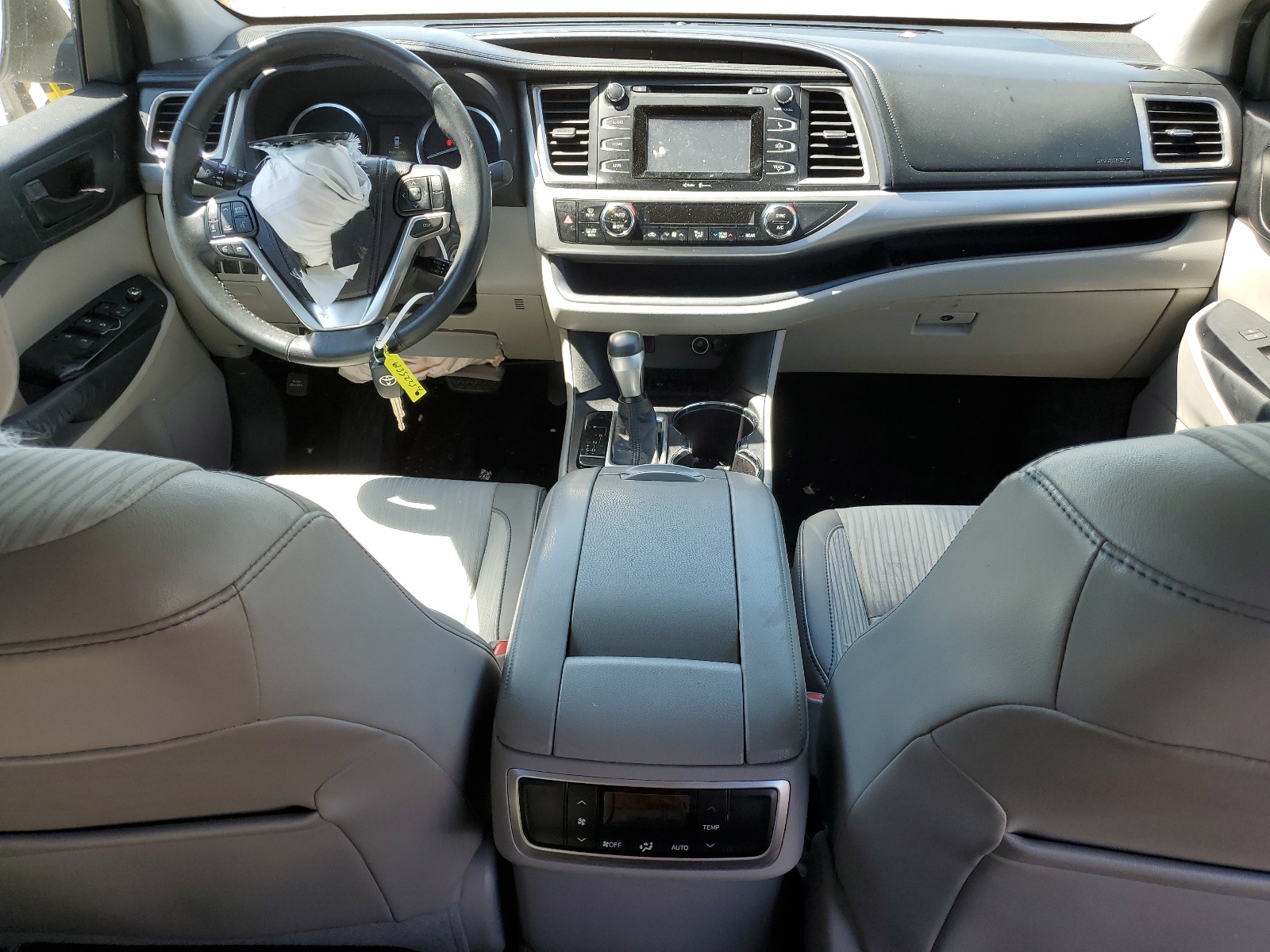 5TDZKRFH2ES034898 2014 Toyota Highlander Le