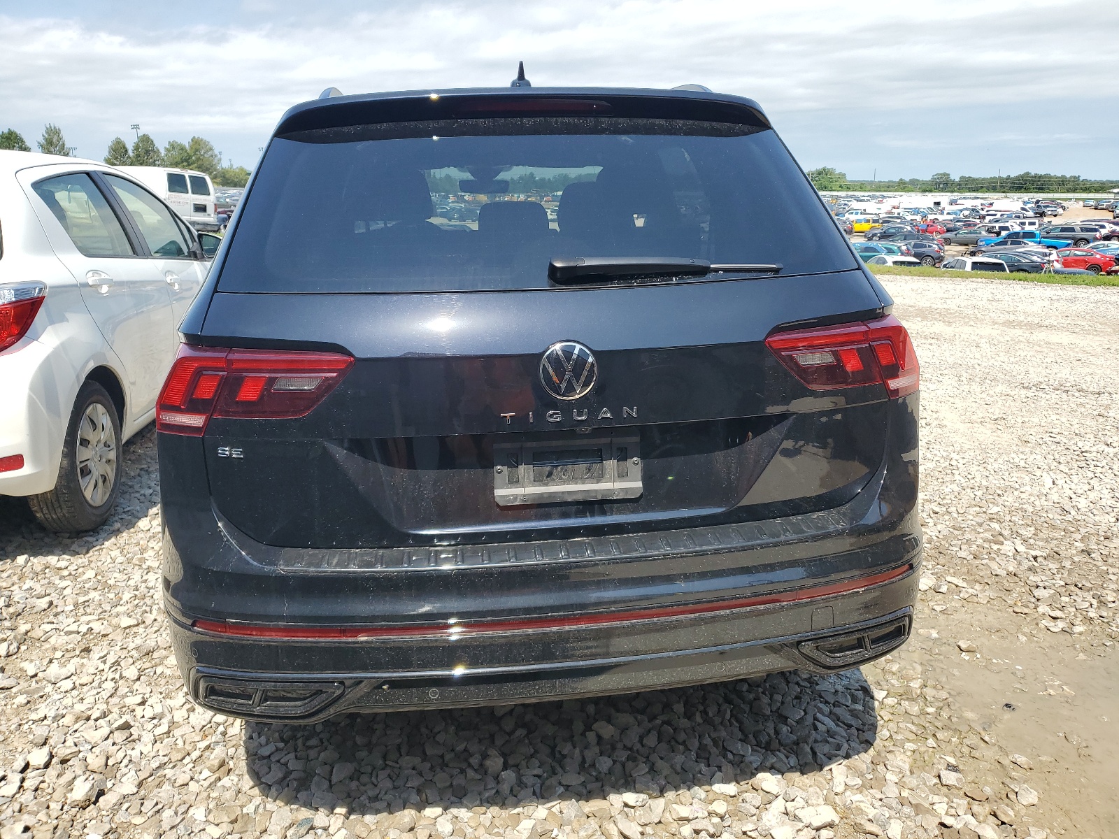 3VVCB7AX6PM107400 2023 Volkswagen Tiguan Se R-Line Black