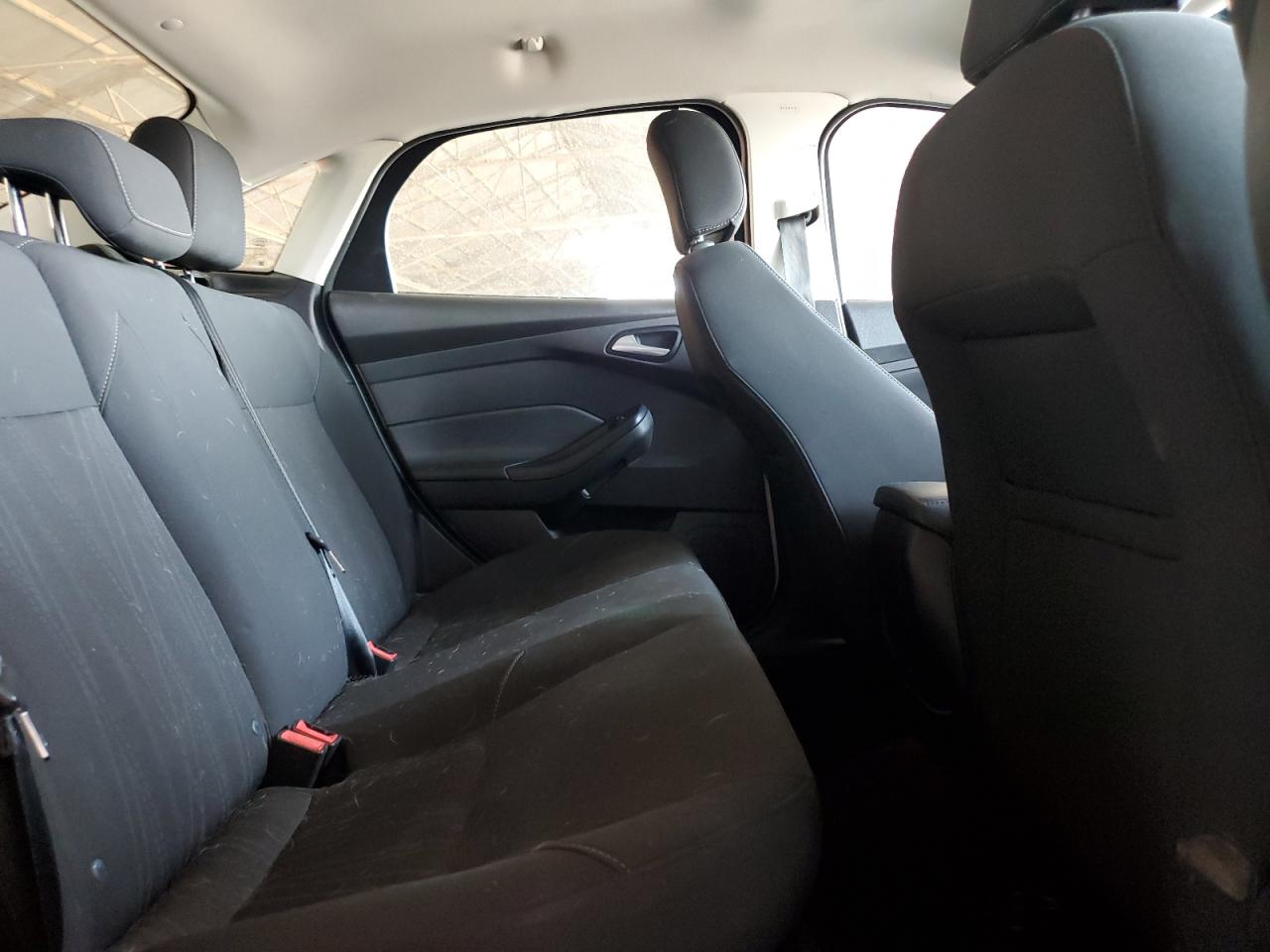 2015 Ford Focus Se VIN: 1FADP3F23FL370251 Lot: 61952924