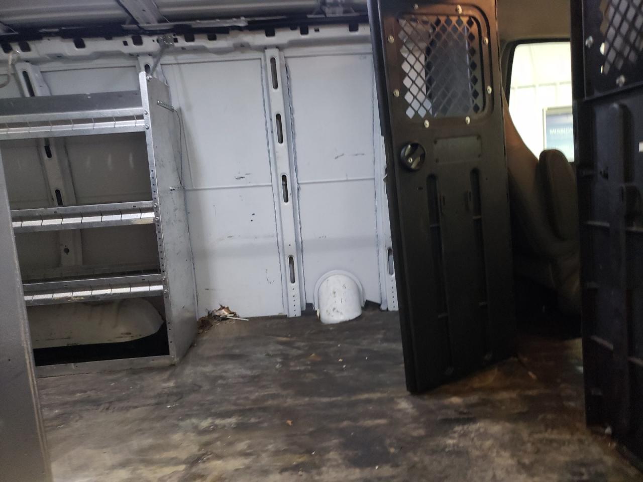 2018 Chevrolet Express - Image 11