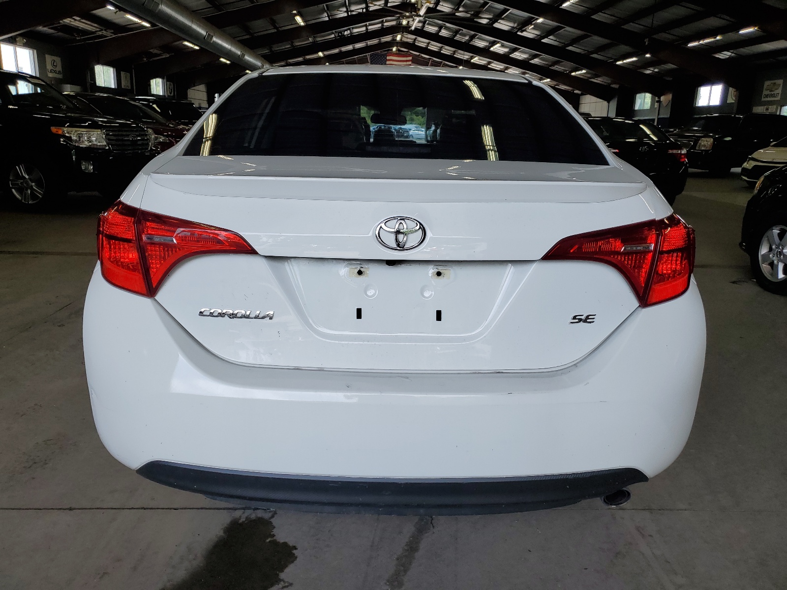 2018 Toyota Corolla L vin: 5YFBURHE6JP825095