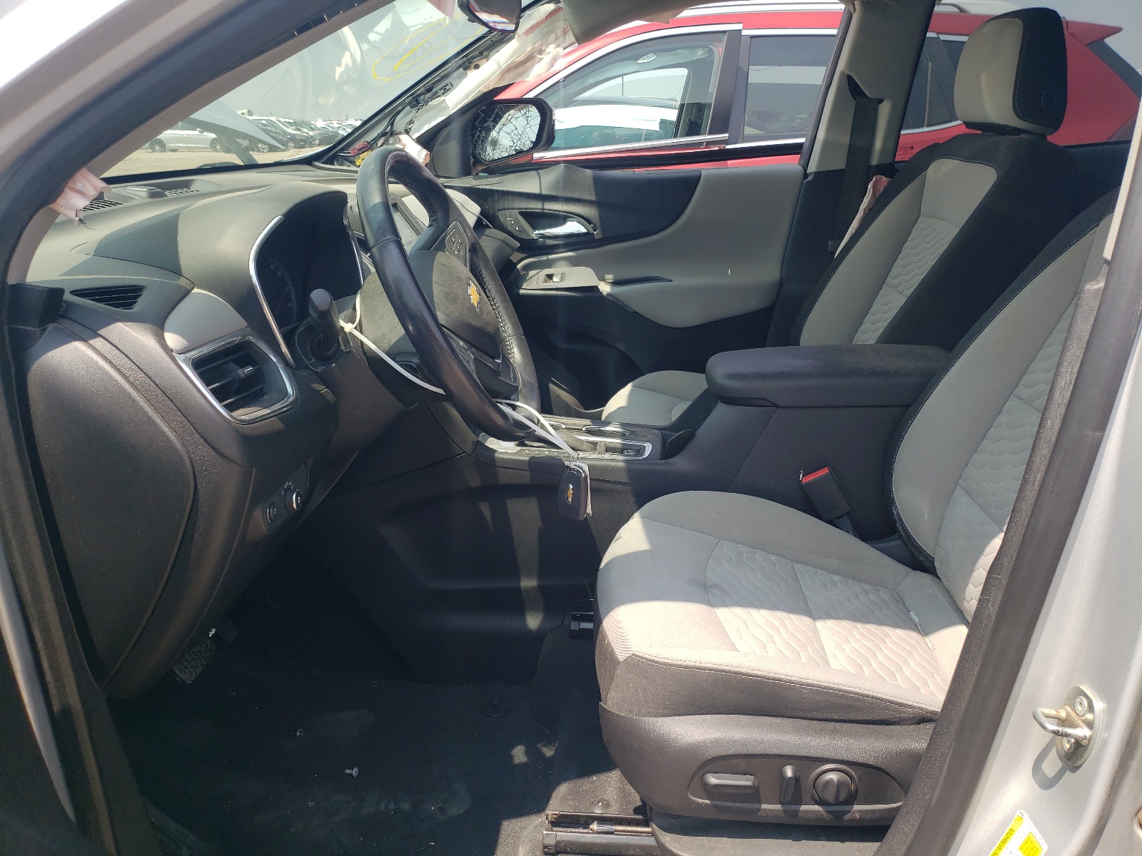 2GNAXJEV8J6326140 2018 Chevrolet Equinox Lt