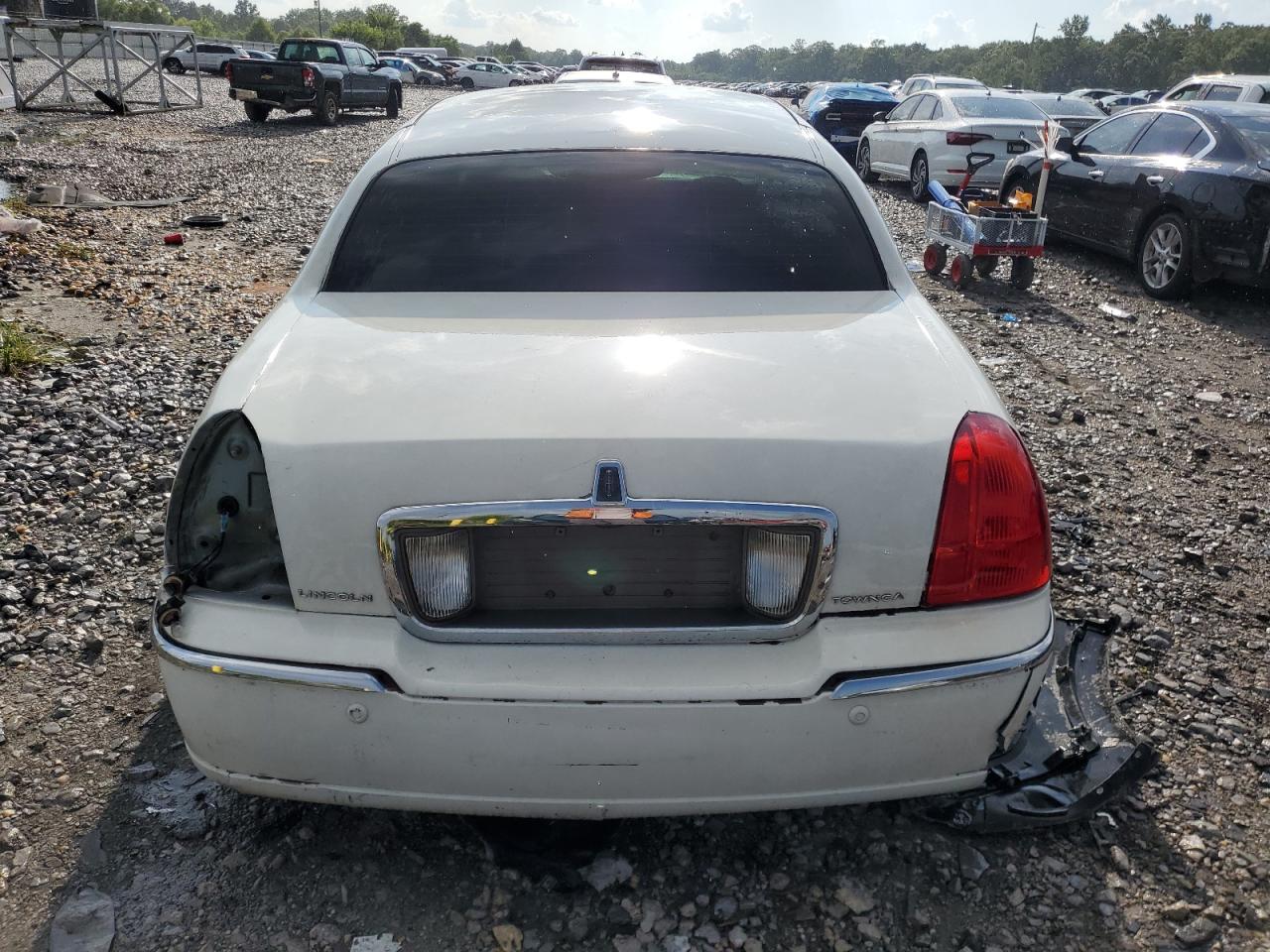 2006 Lincoln Town Car Signature VIN: 1LNHM81V76Y644052 Lot: 64944664