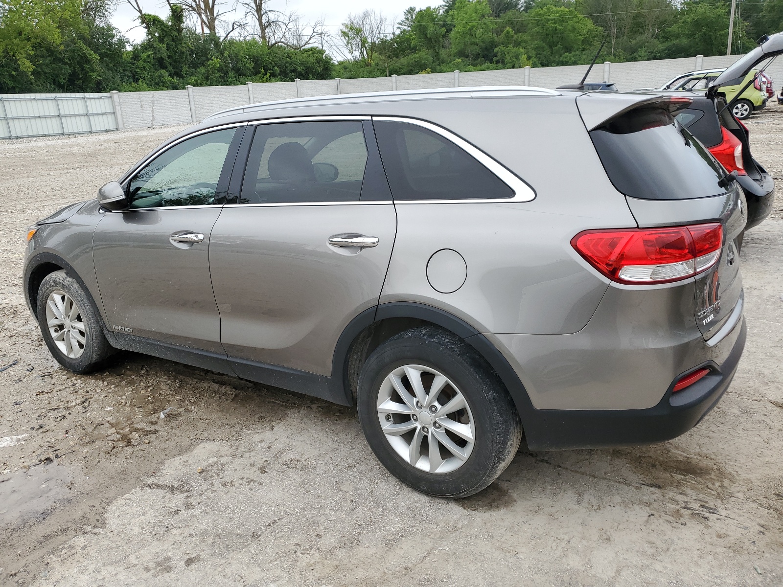 2018 Kia Sorento Lx vin: 5XYPGDA5XJG340022