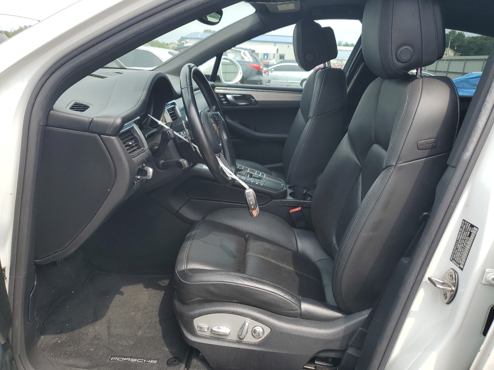 WP1AA2A53JLB16072 2018 Porsche Macan