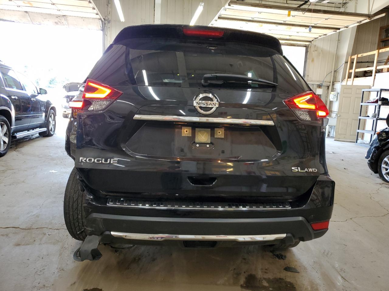2017 Nissan Rogue S VIN: JN8AT2MV1HW285771 Lot: 64196154