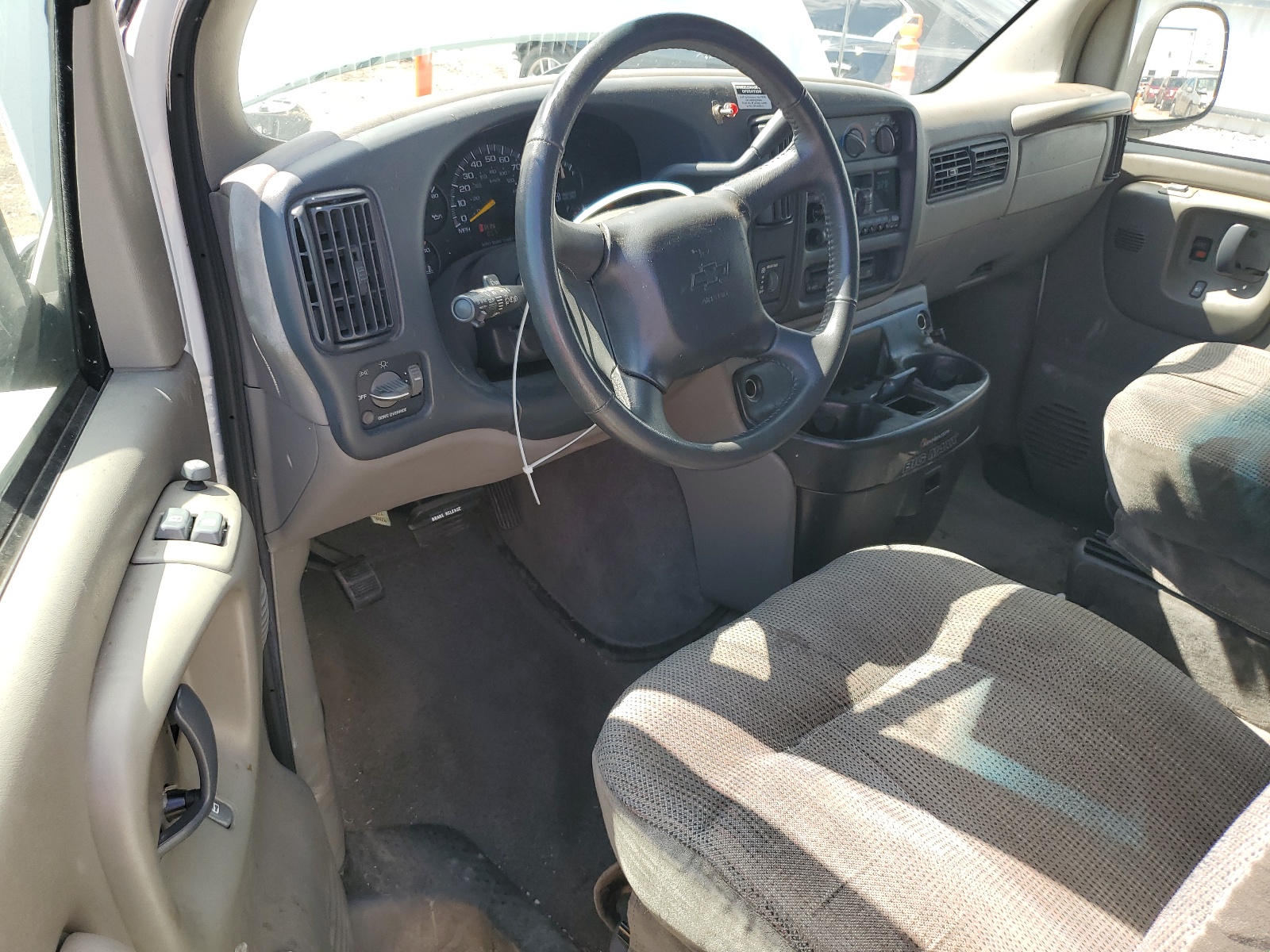 1GBFG15RXY1251007 2000 Chevrolet Express G1500