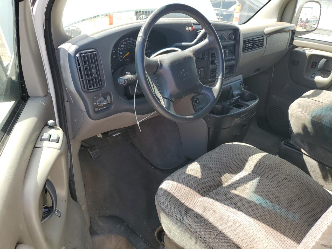 2000 Chevrolet Express G1500 VIN: 1GBFG15RXY1251007 Lot: 61920144