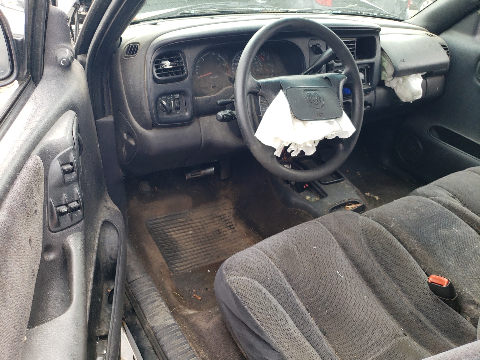 1B7GL22X4YS775929 2000 Dodge Dakota