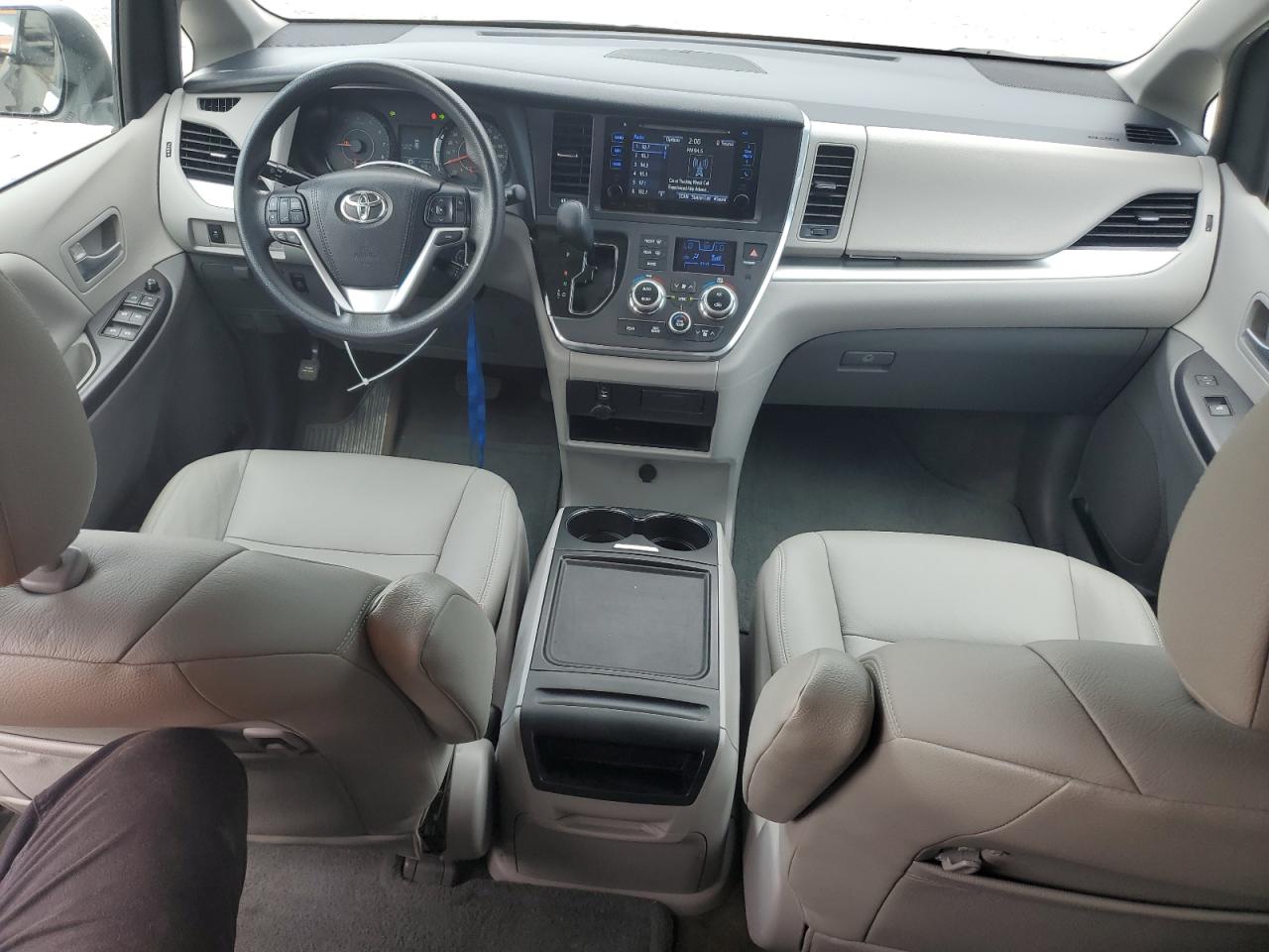 2017 Toyota Sienna Le VIN: 5TDKZ3DC2HS849222 Lot: 65810004