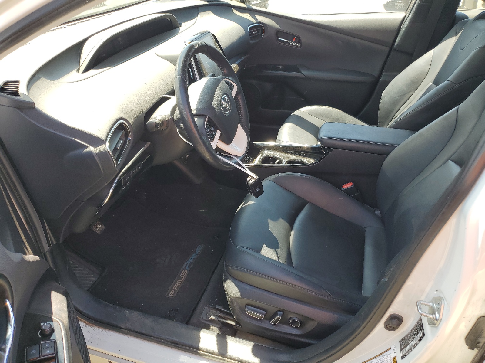 JTDKARFP3H3019375 2017 Toyota Prius Prime