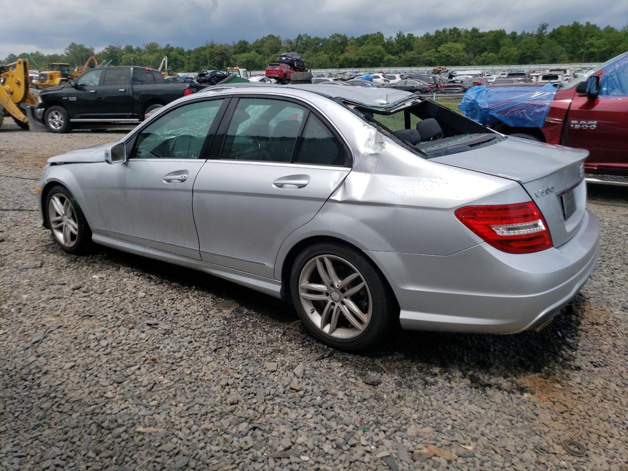 VIN WDDGF8AB8DA885453 2013 MERCEDES-BENZ C-CLASS no.2