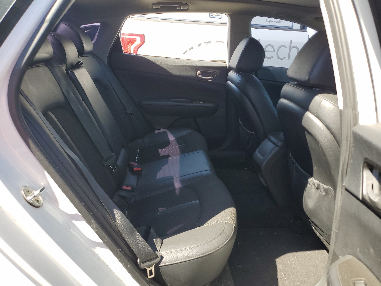 5XXGT4L35JG245668 2018 Kia Optima Lx