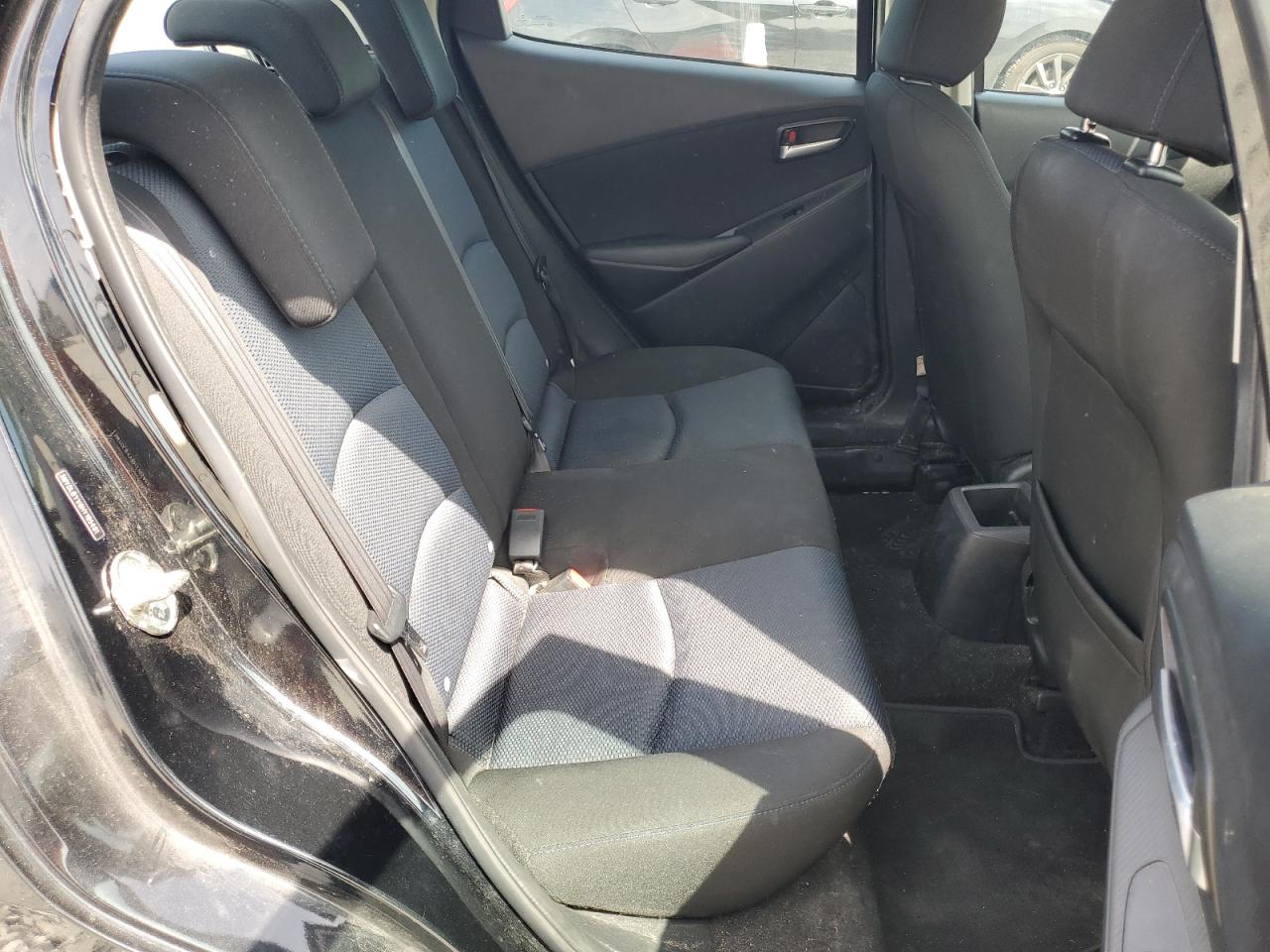 3MYDLBYV6HY195481 2017 Toyota Yaris Ia