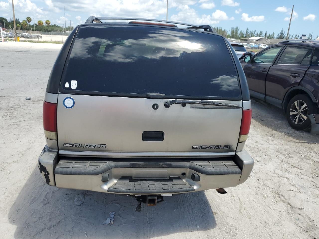 2000 Chevrolet Blazer VIN: 1GNDT13W8Y2300343 Lot: 64972394