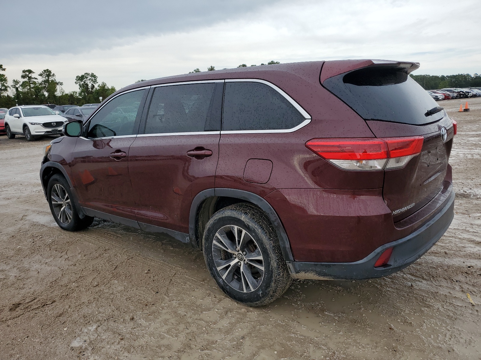 2019 Toyota Highlander Le vin: 5TDZZRFH5KS364915