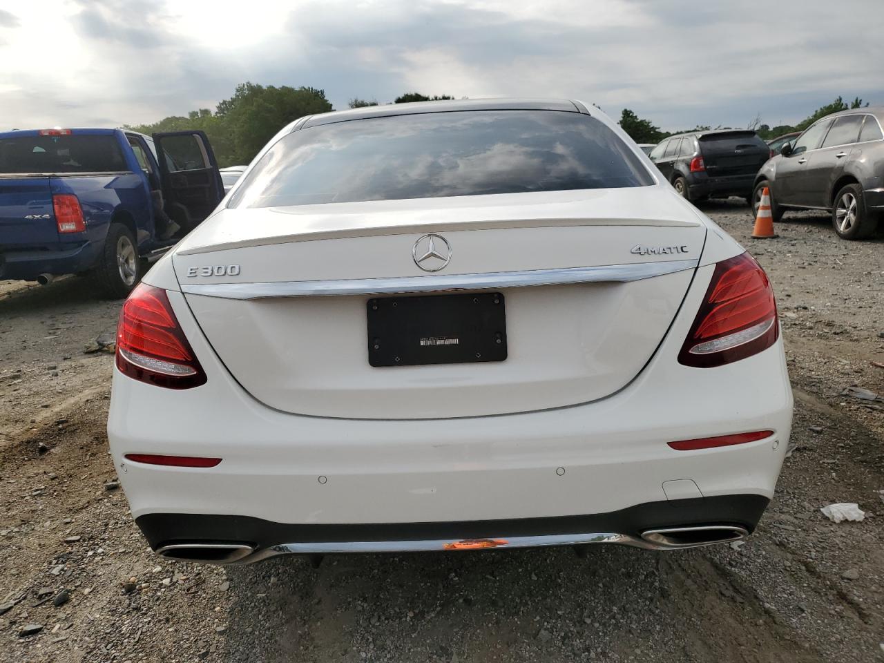 WDDZF4KB5KA678208 2019 Mercedes-Benz E 300 4Matic