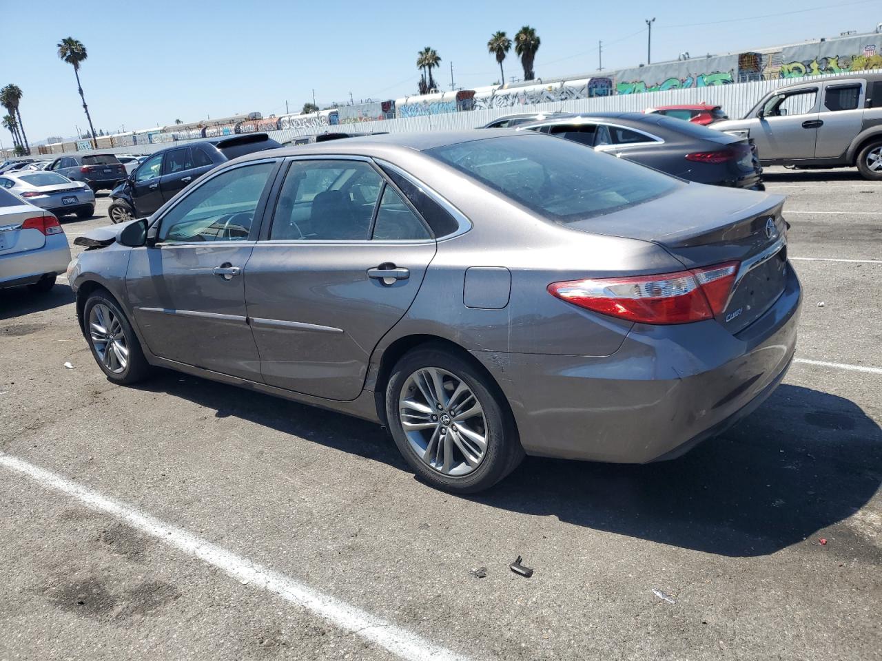 4T1BF1FK5GU231738 2016 TOYOTA CAMRY - Image 2