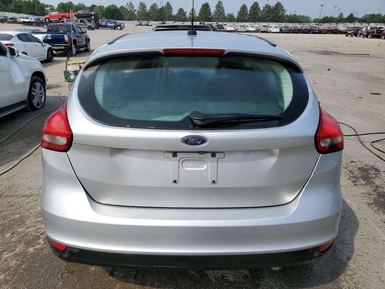 1FADP3K2XFL327175 2015 Ford Focus Se