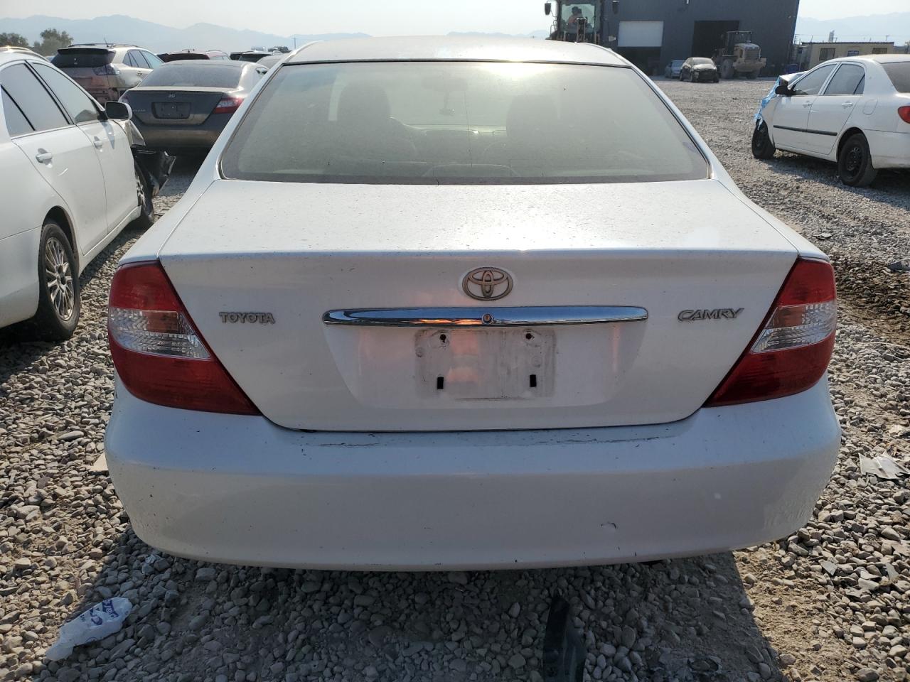 JTDBE32K540250978 2004 Toyota Camry Le