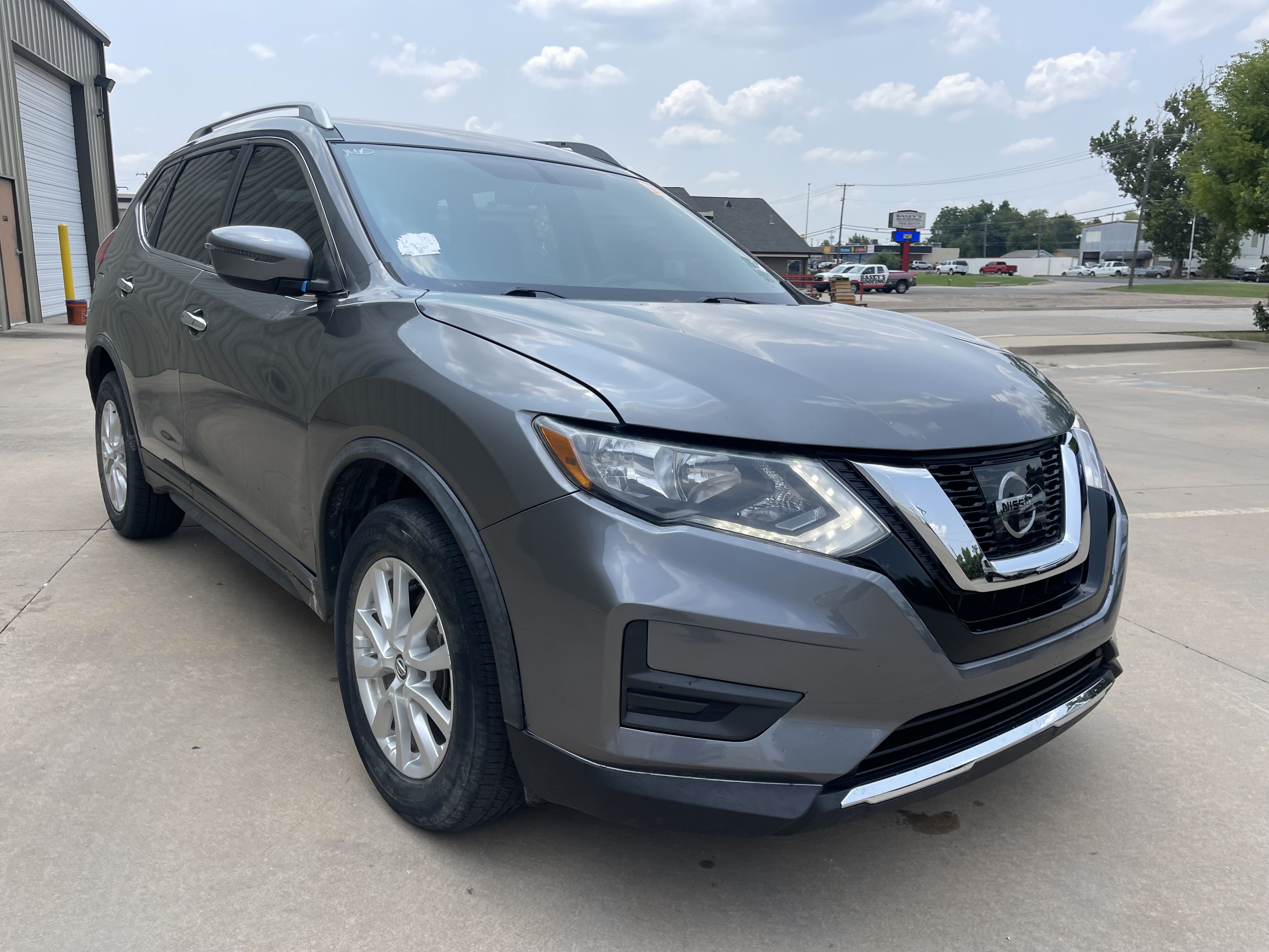 2017 Nissan Rogue S vin: KNMAT2MV9HP582437