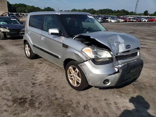 2010 Kia Soul + VIN: KNDJT2A20A7160718 Lot: 62023184