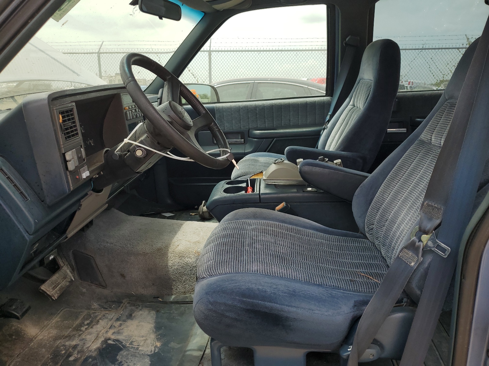 1GKEC16K2RJ741340 1994 GMC Suburban C1500