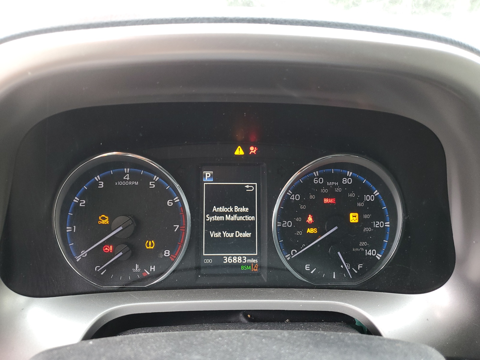 JTMYFREV8JJ192046 2018 Toyota Rav4 Limited