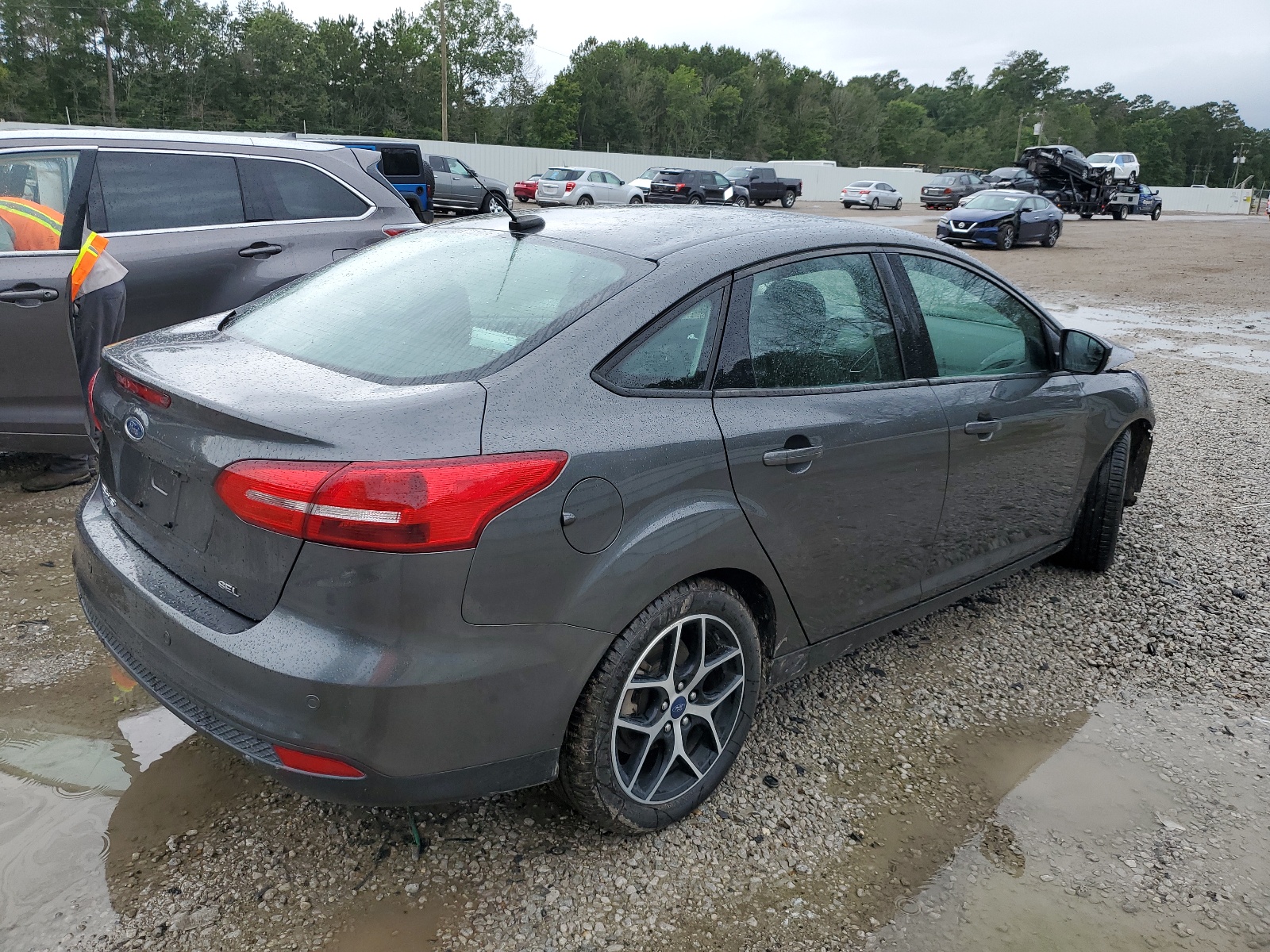 2017 Ford Focus Sel vin: 1FADP3H29HL345953