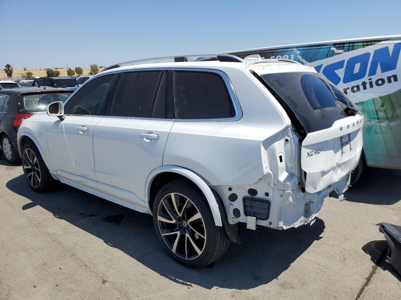 YV4A22PK3J1355660 2018 VOLVO XC90 - Image 2