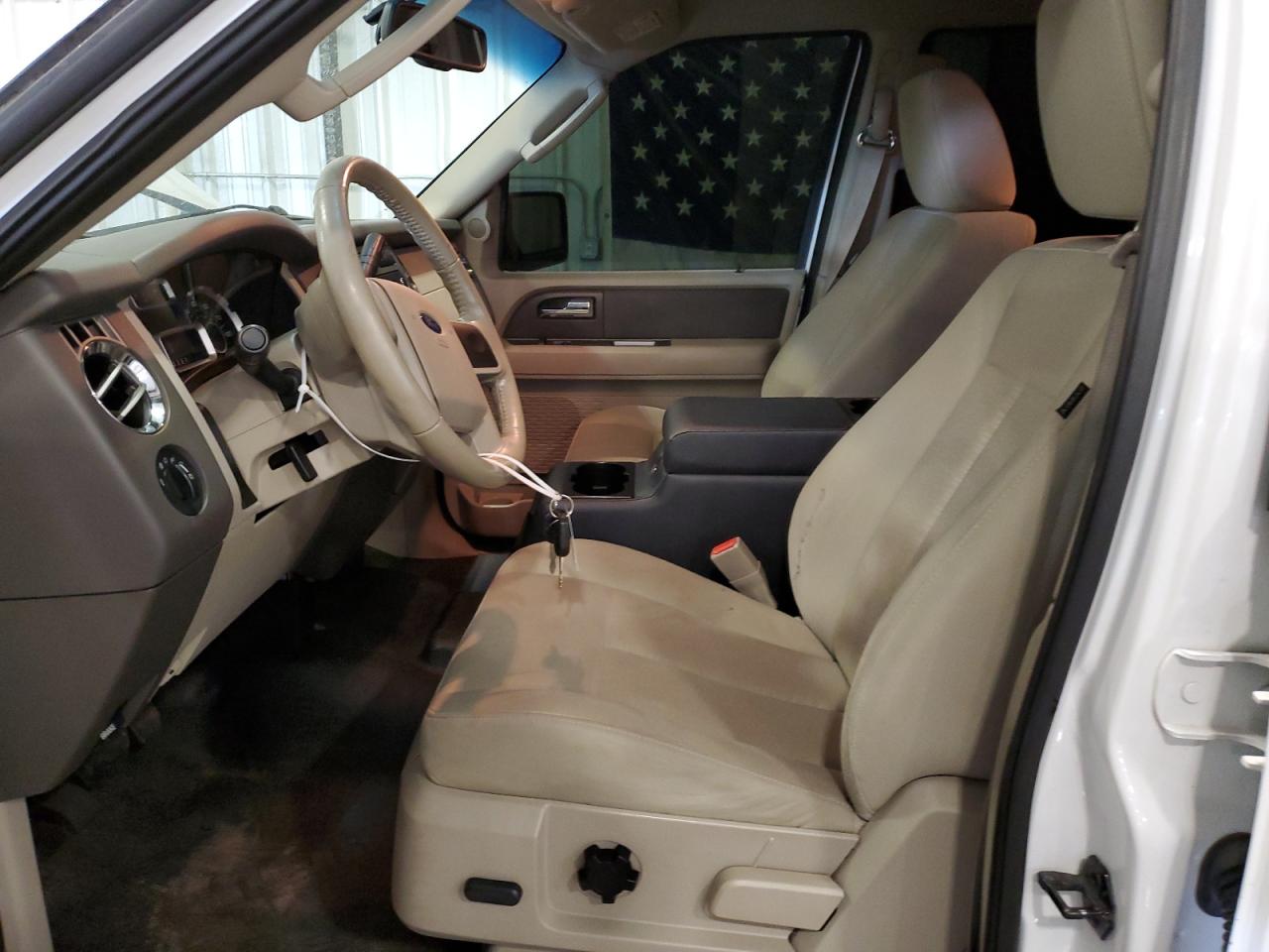 2010 Ford Expedition Xlt VIN: 1FMJU1G57AEB51529 Lot: 62837454