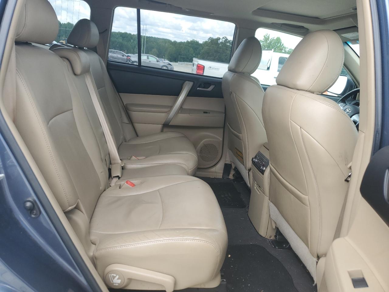 2011 Toyota Highlander Base VIN: 5TDZK3EH1BS024390 Lot: 64978774