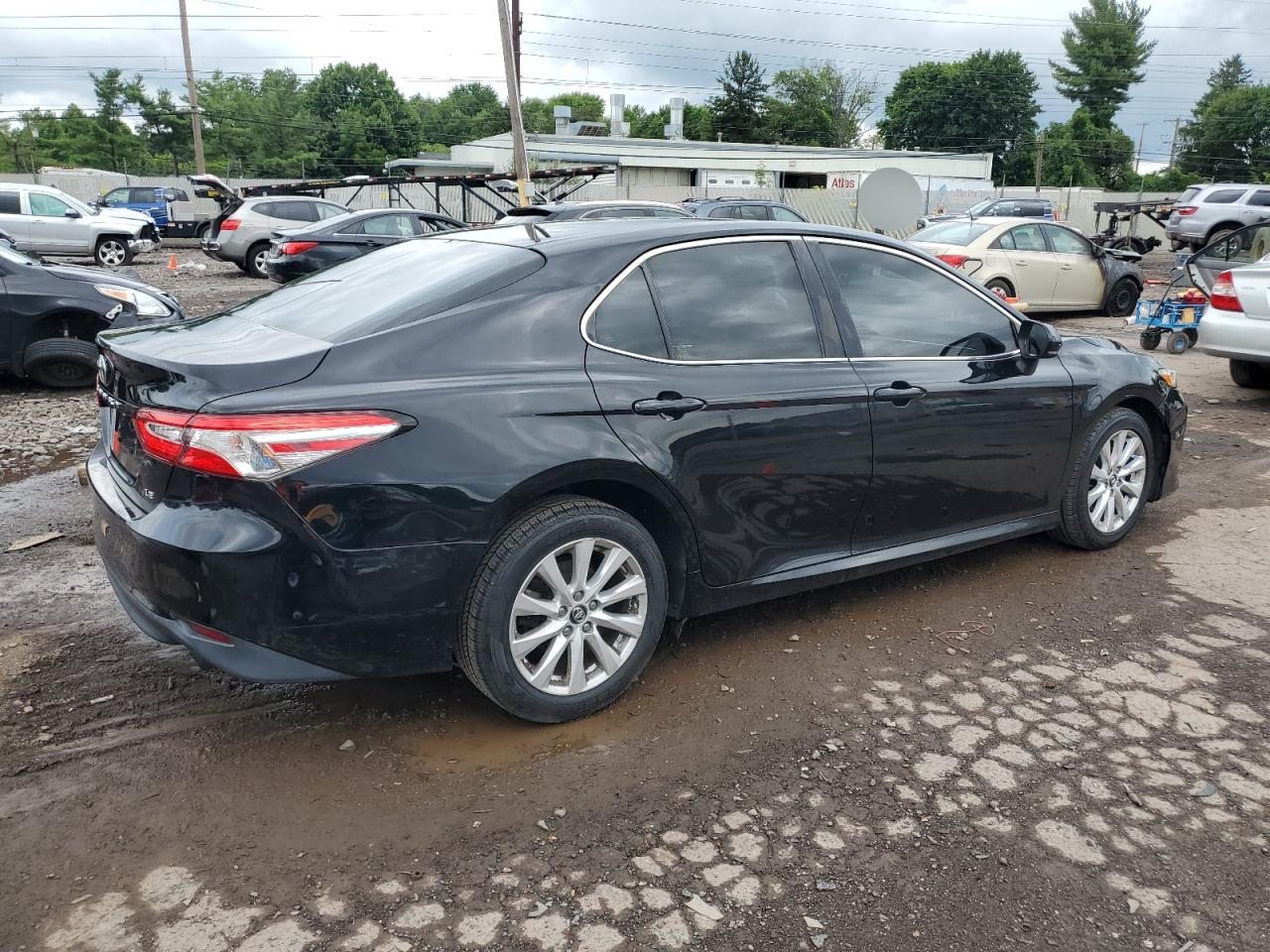 2018 Toyota Camry L vin: 4T1B11HK7JU058601