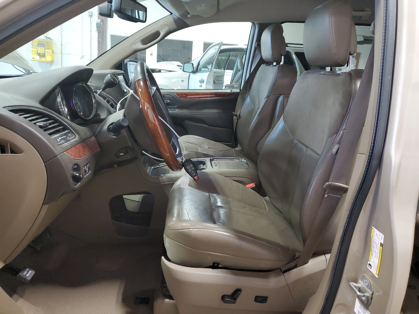 2C4RC1GG3ER251812 2014 Chrysler Town & Country Limited