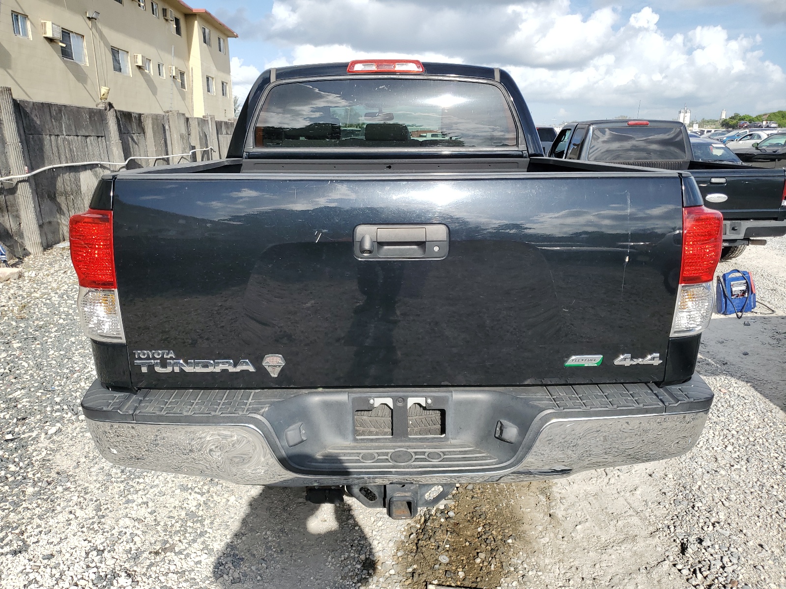 5TFDW5F16BX195884 2011 Toyota Tundra Crewmax Sr5