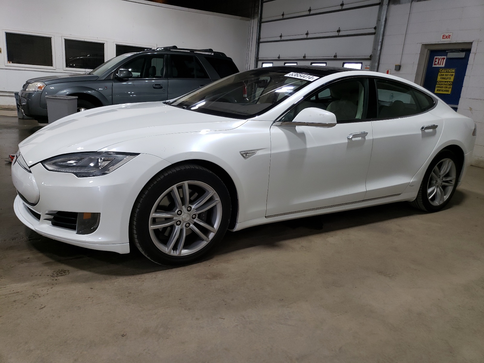 2014 Tesla Model S vin: 5YJSA1S16EFP38041