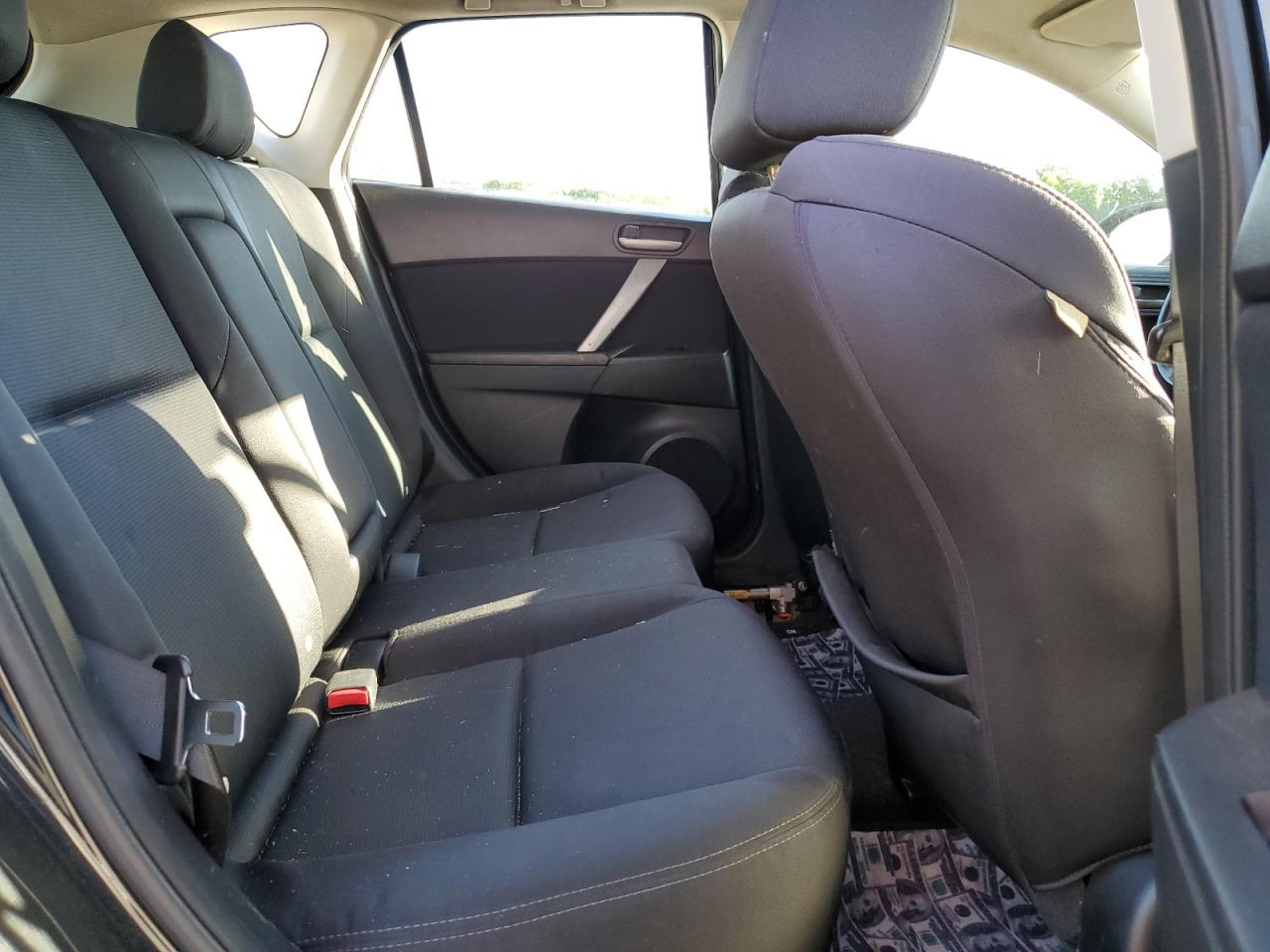 2011 Mazda 3 S VIN: JM1BL1K63B1373764 Lot: 62349084