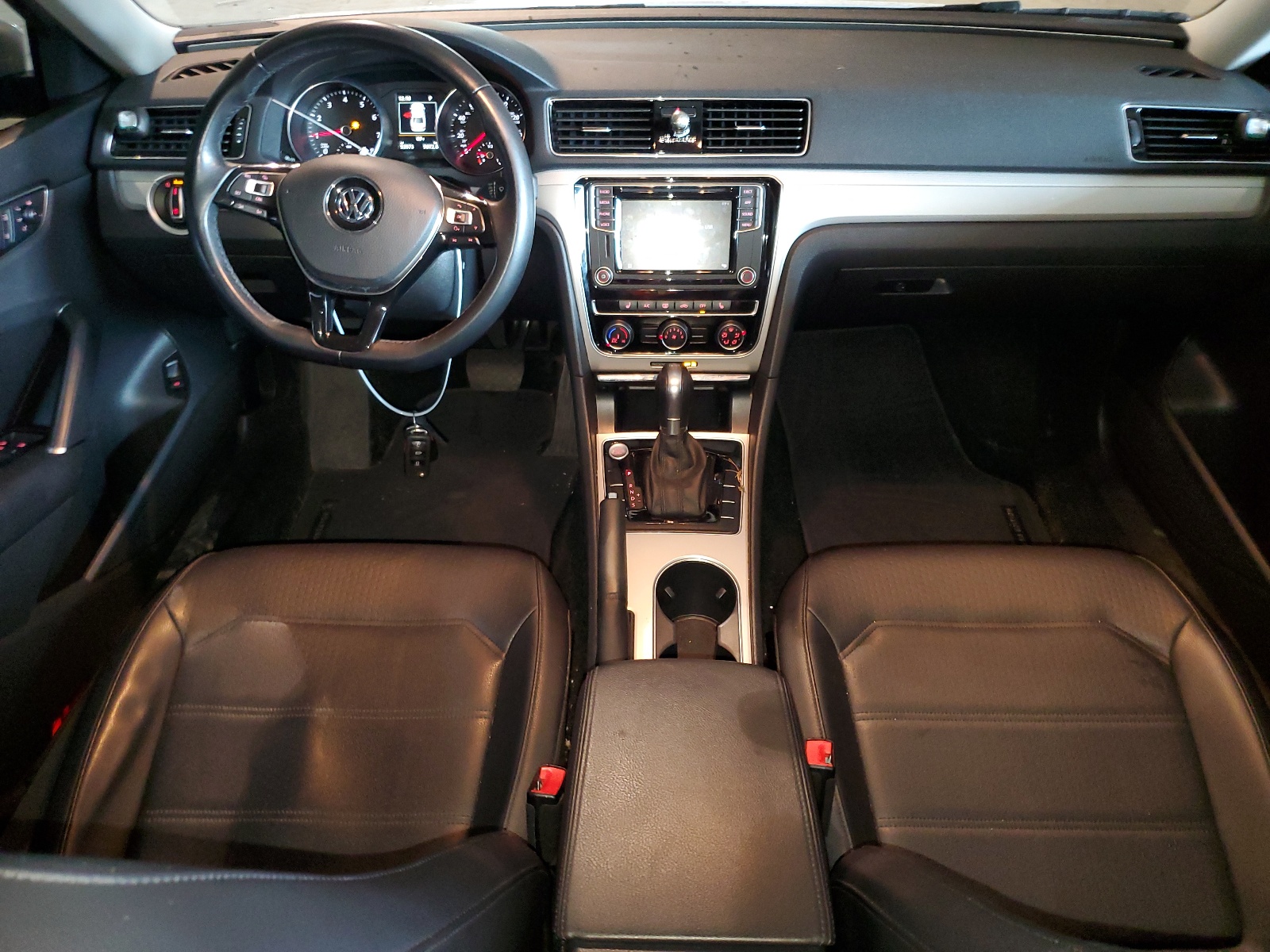 1VWLA7A36KC011353 2019 Volkswagen Passat Wolfsburg