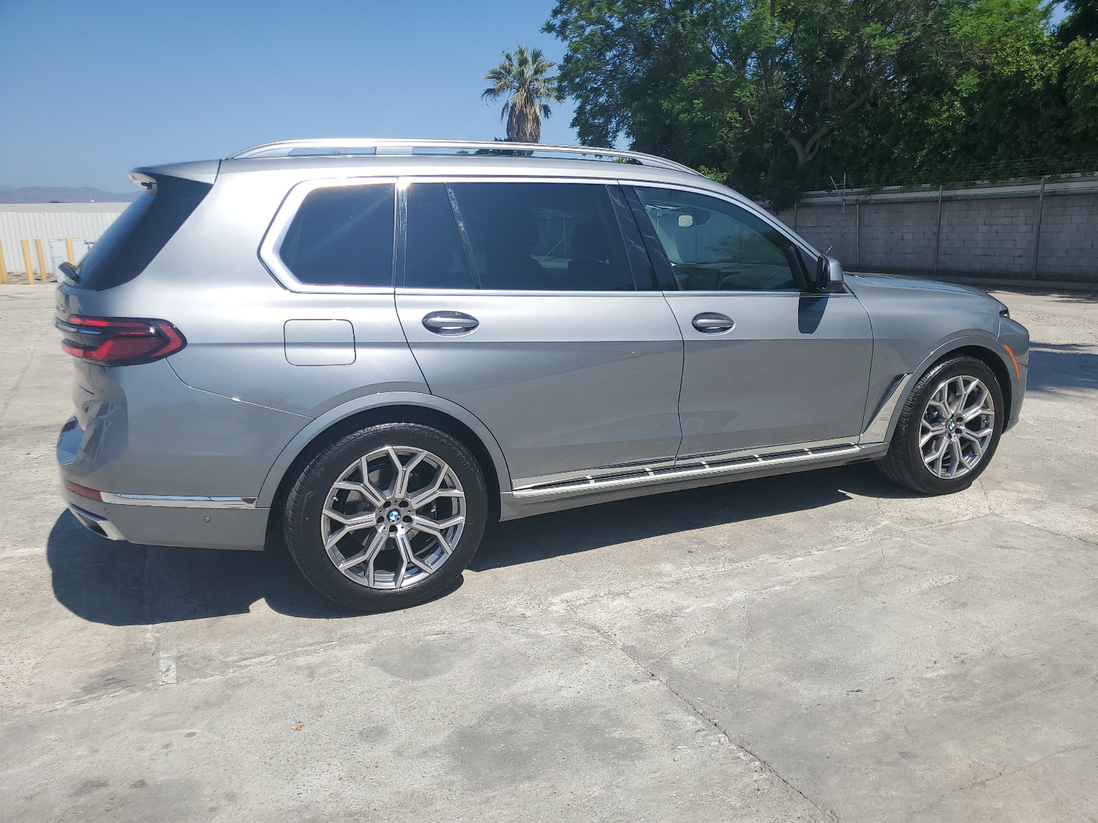 2023 BMW X7 xDrive40I vin: 5UX23EM05P9P12029