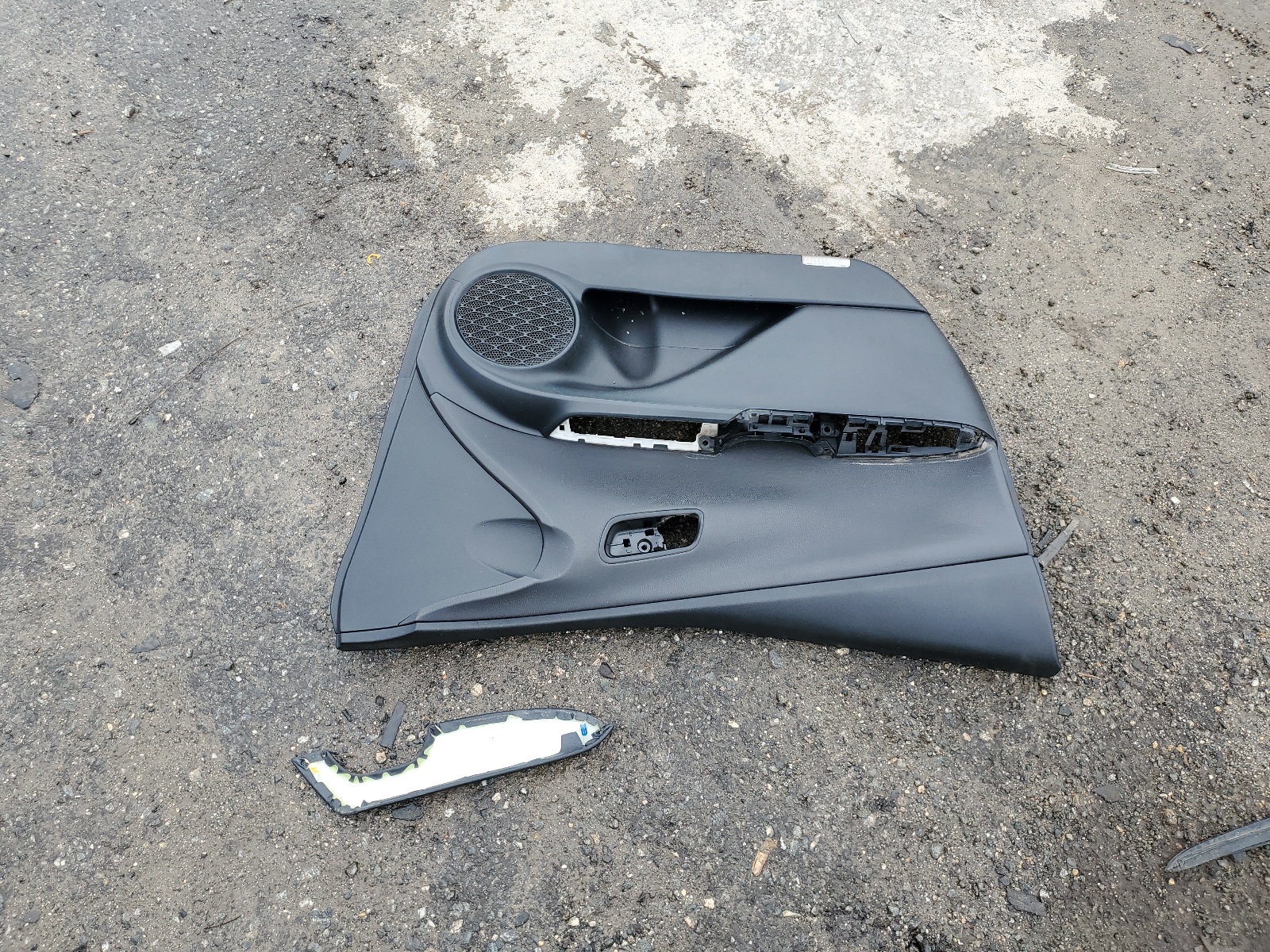 JTDKBRFUXG3515887 2016 Toyota Prius