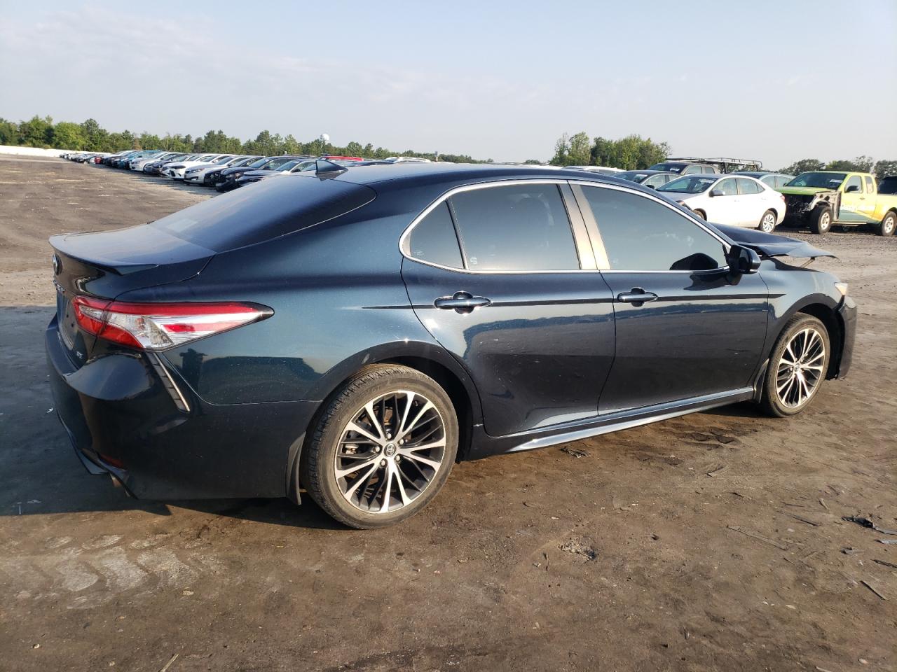 4T1G11AK8LU940766 Toyota Camry SE 3