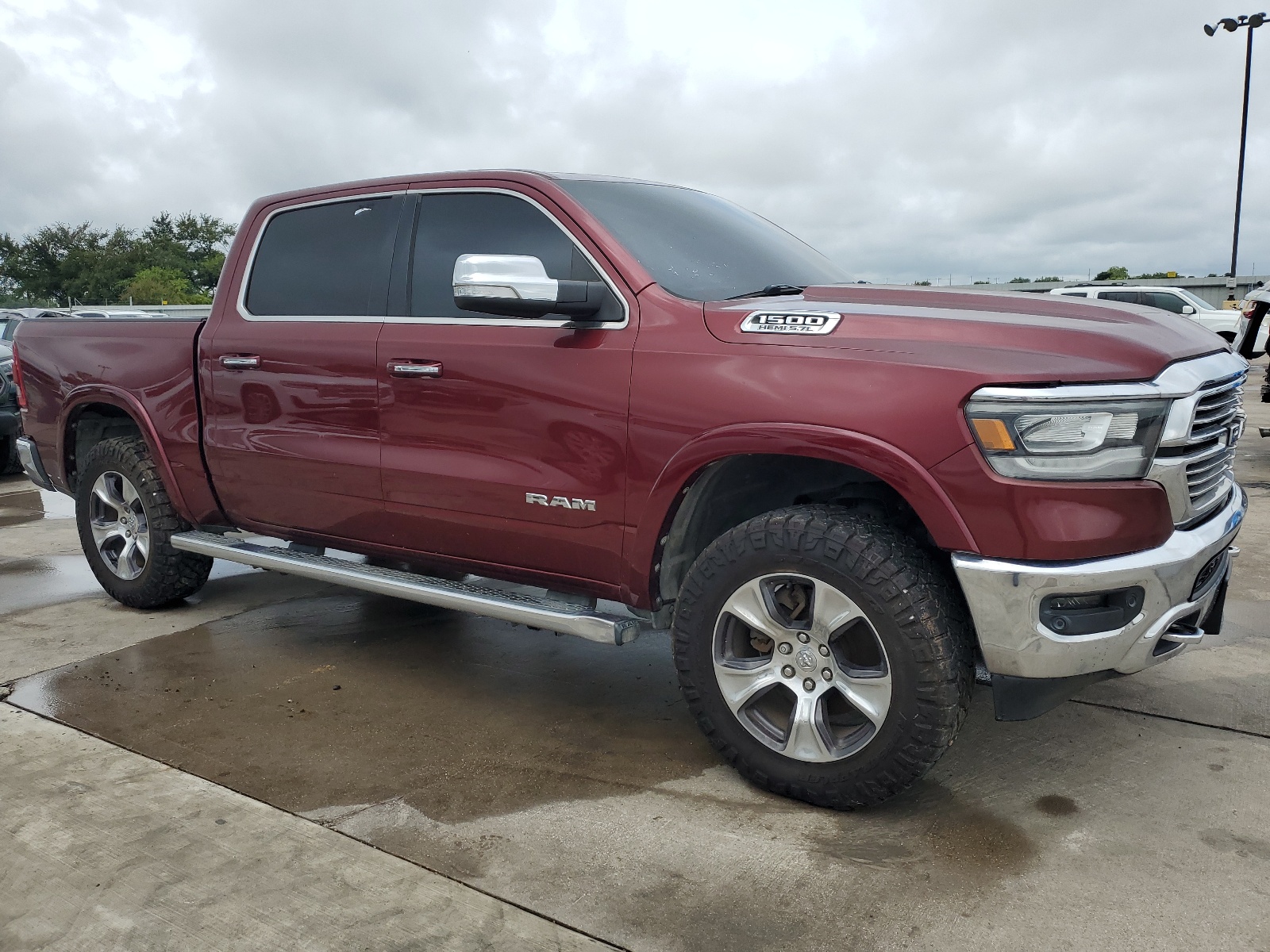 2019 Ram 1500 Laramie vin: 1C6SRFJT8KN521636