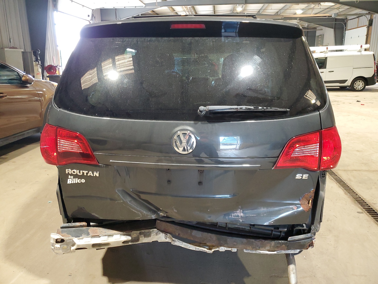 2V4RW3DG8BR738836 2011 Volkswagen Routan Se