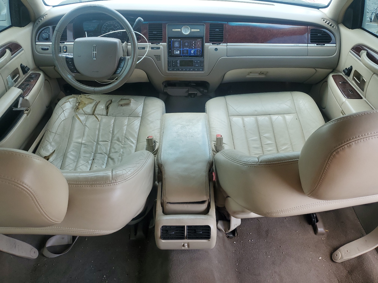 1LNHM81W15Y645303 2005 Lincoln Town Car Signature